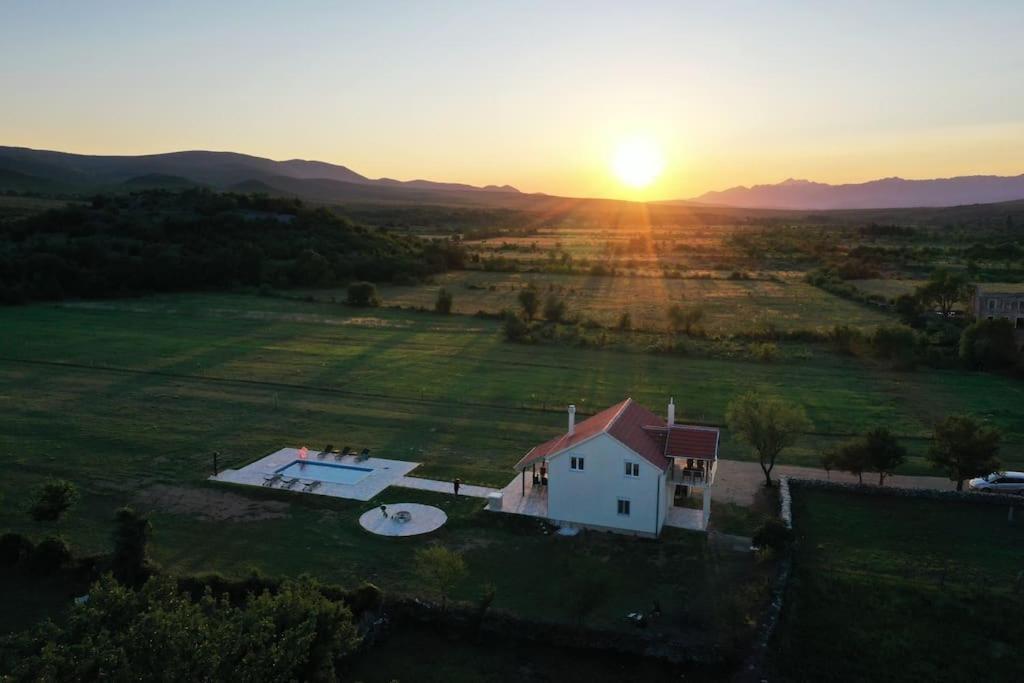 Holiday House Aurora Borealis Ervenik Екстериор снимка