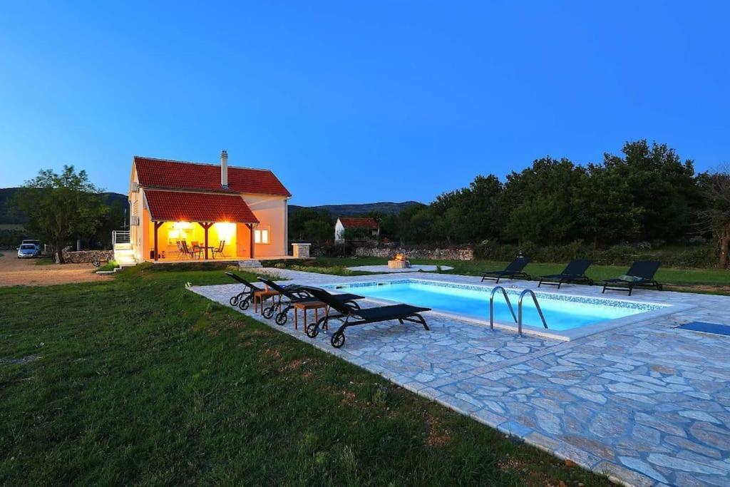 Holiday House Aurora Borealis Ervenik Екстериор снимка