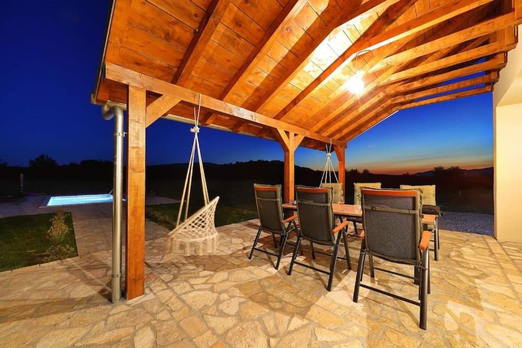 Holiday House Aurora Borealis Ervenik Екстериор снимка